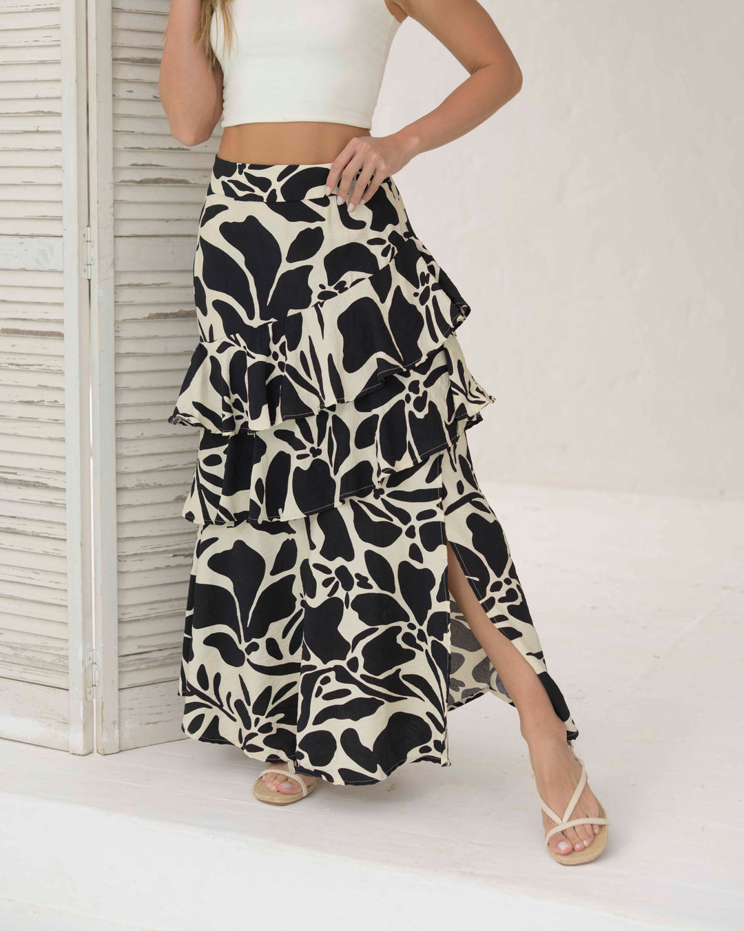 NITTA BONITA FALDA KAREN FLORES NEGRA