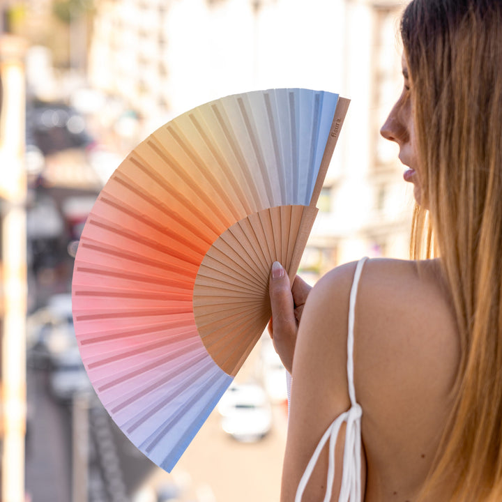 18 RAZONES  ABANICO TIE DYE AZUL Y NARANJA