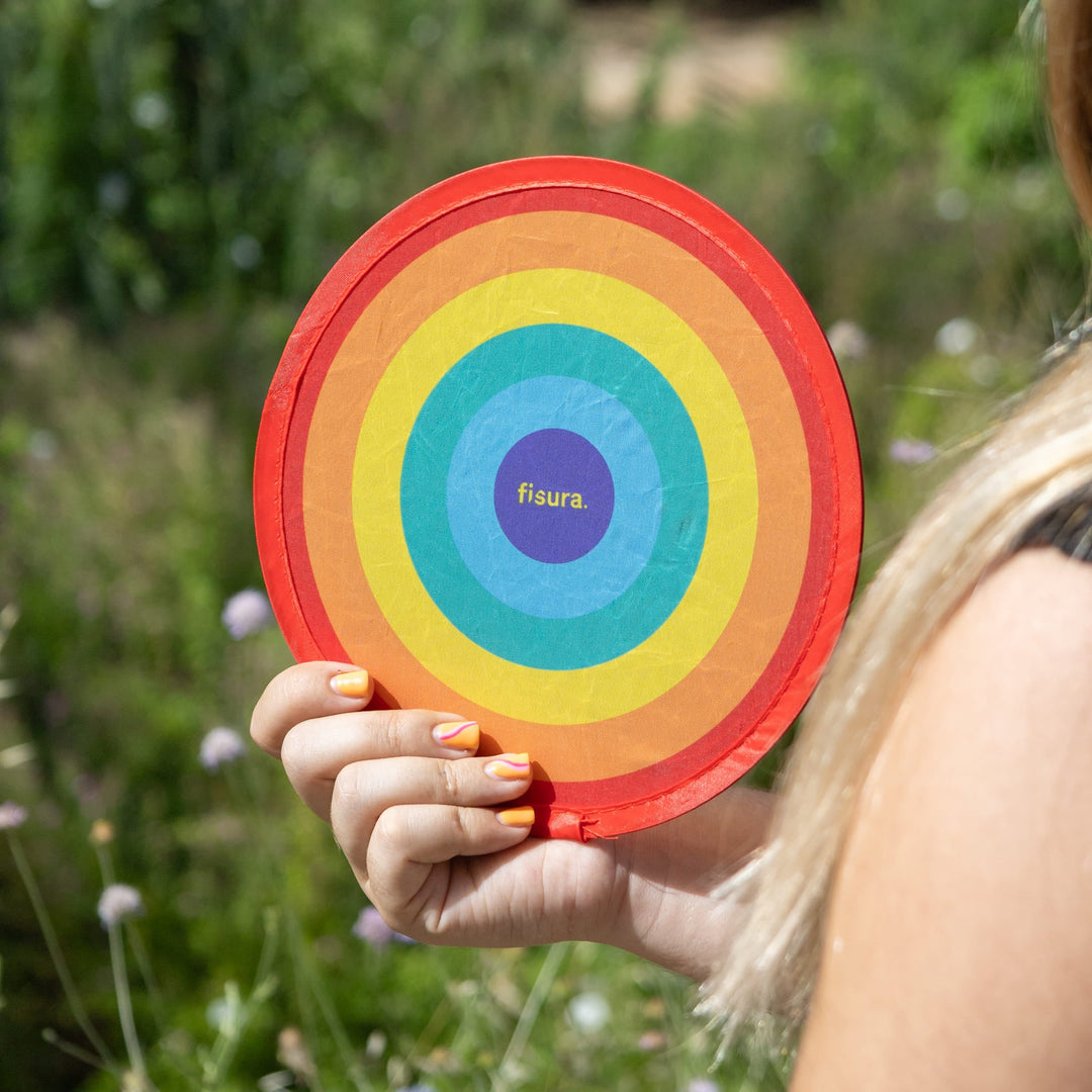 18 RAZONES  ABANICO PLEGABLE ARCOIRIS