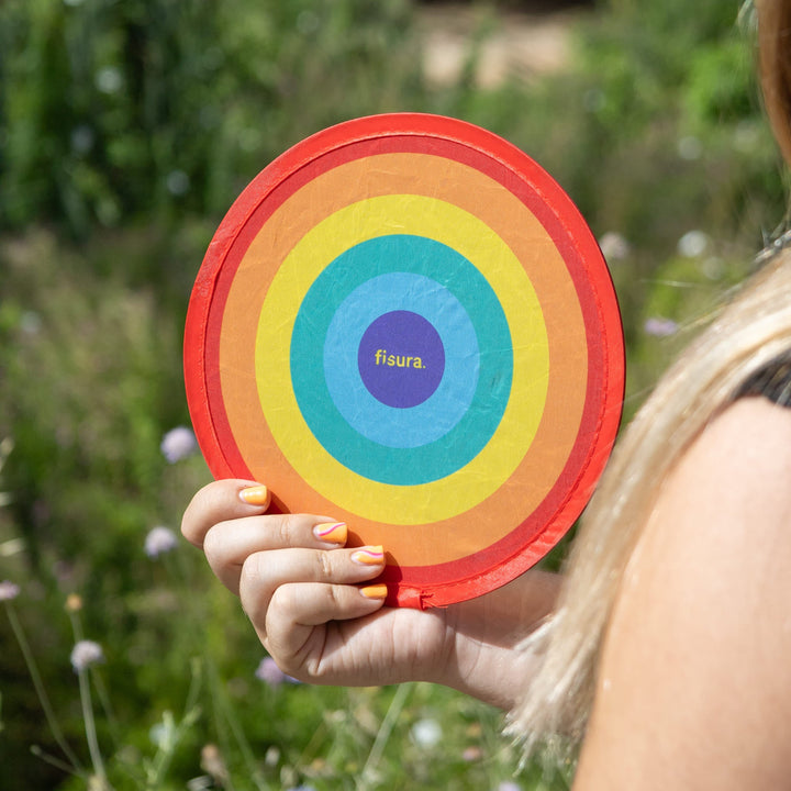 18 RAZONES  ABANICO PLEGABLE ARCOIRIS