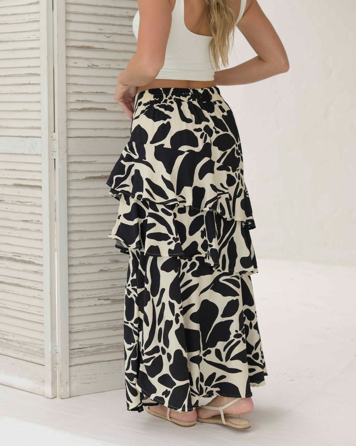 NITTA BONITA FALDA KAREN FLORES NEGRA