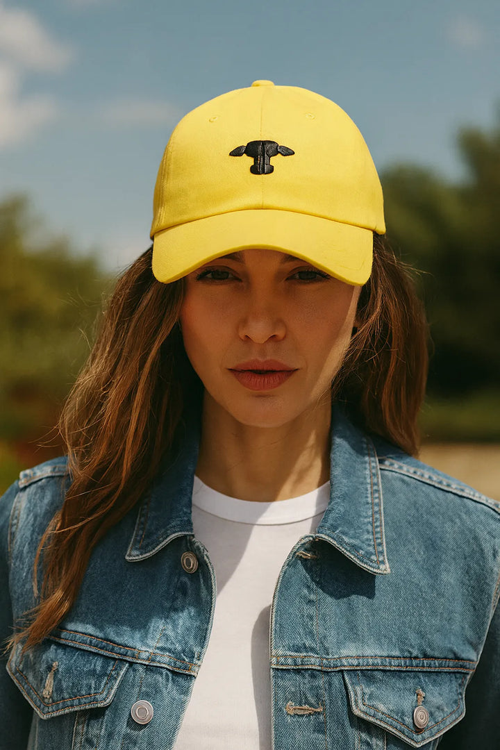 JUAN BECERRA GORRA AMARILLA