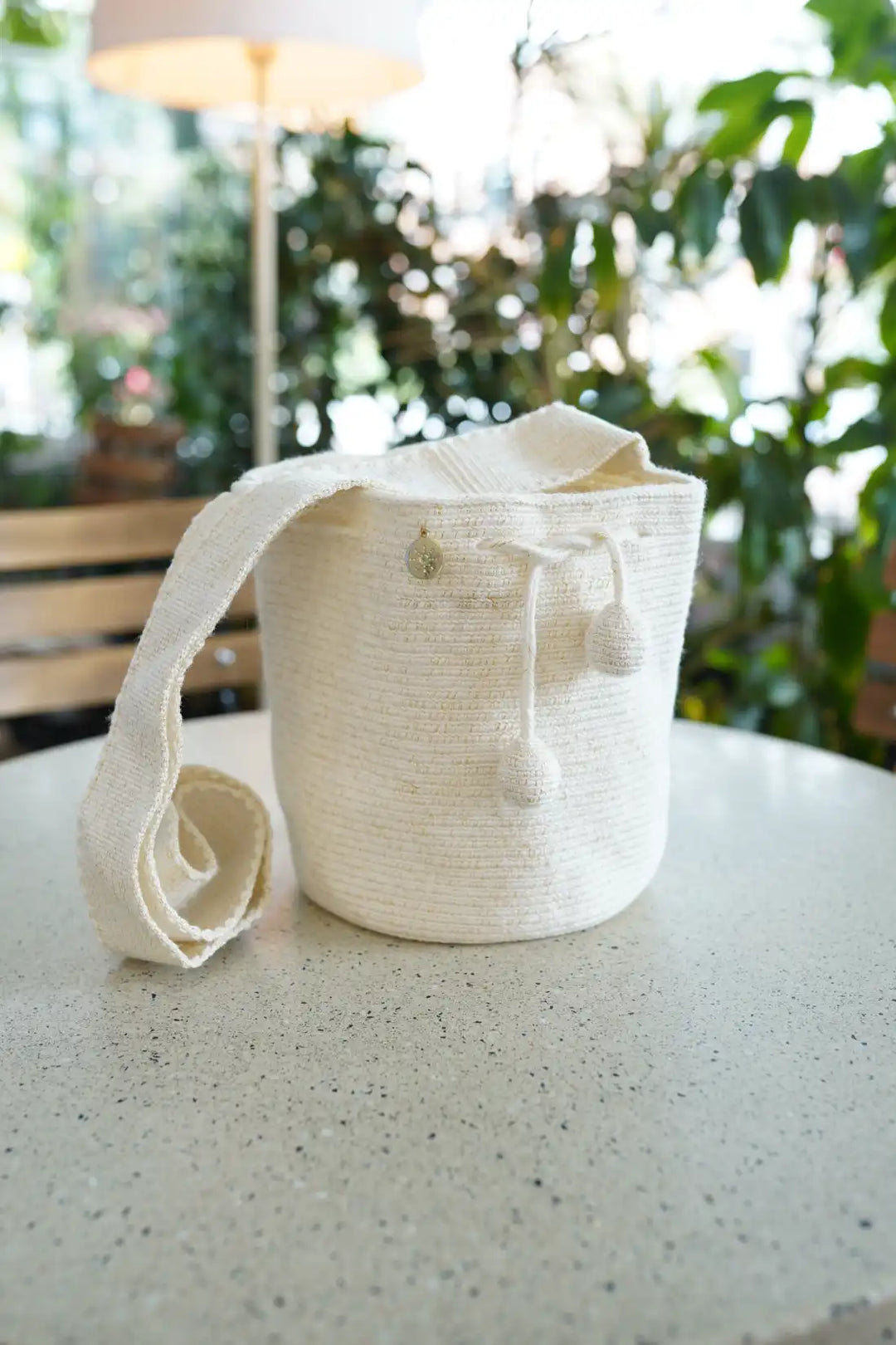 Ichii Mochila Wayuu brillante en blanco hueso y dorado