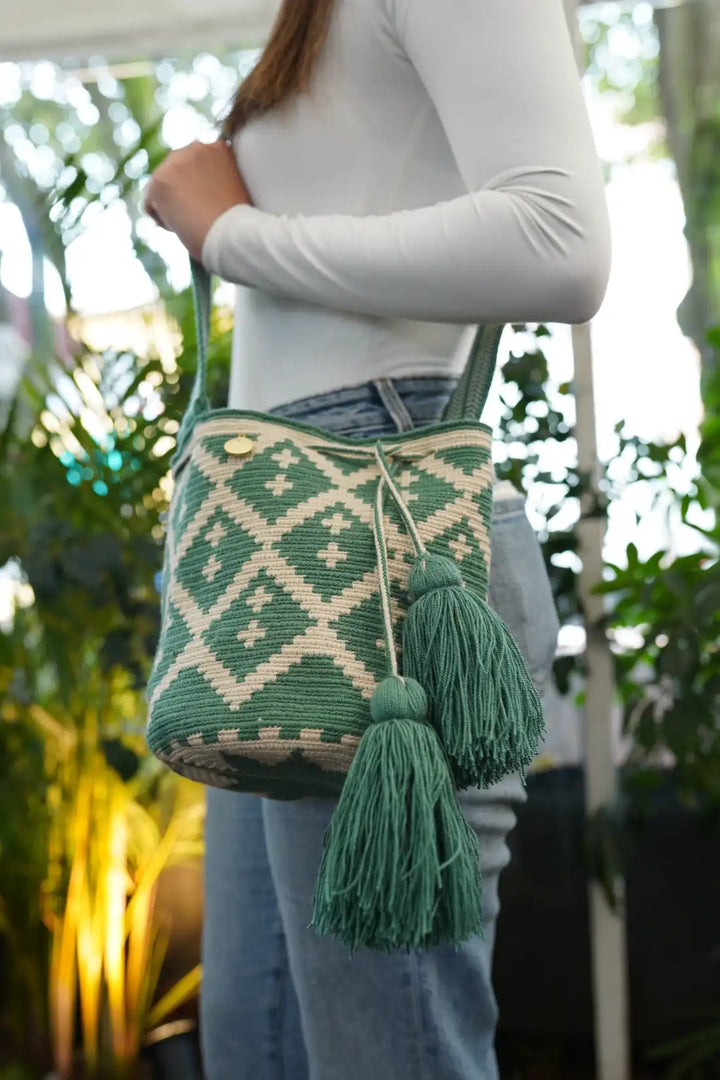 Manna – Mochila Wayuu tradicional mediana en tonos tierra