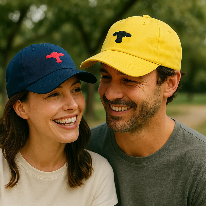 JUAN BECERRA GORRA AZUL LOGO FUCSIA