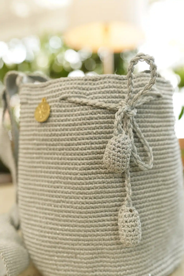 Pulaata Mochila Wayuu en hilo de seda plateado