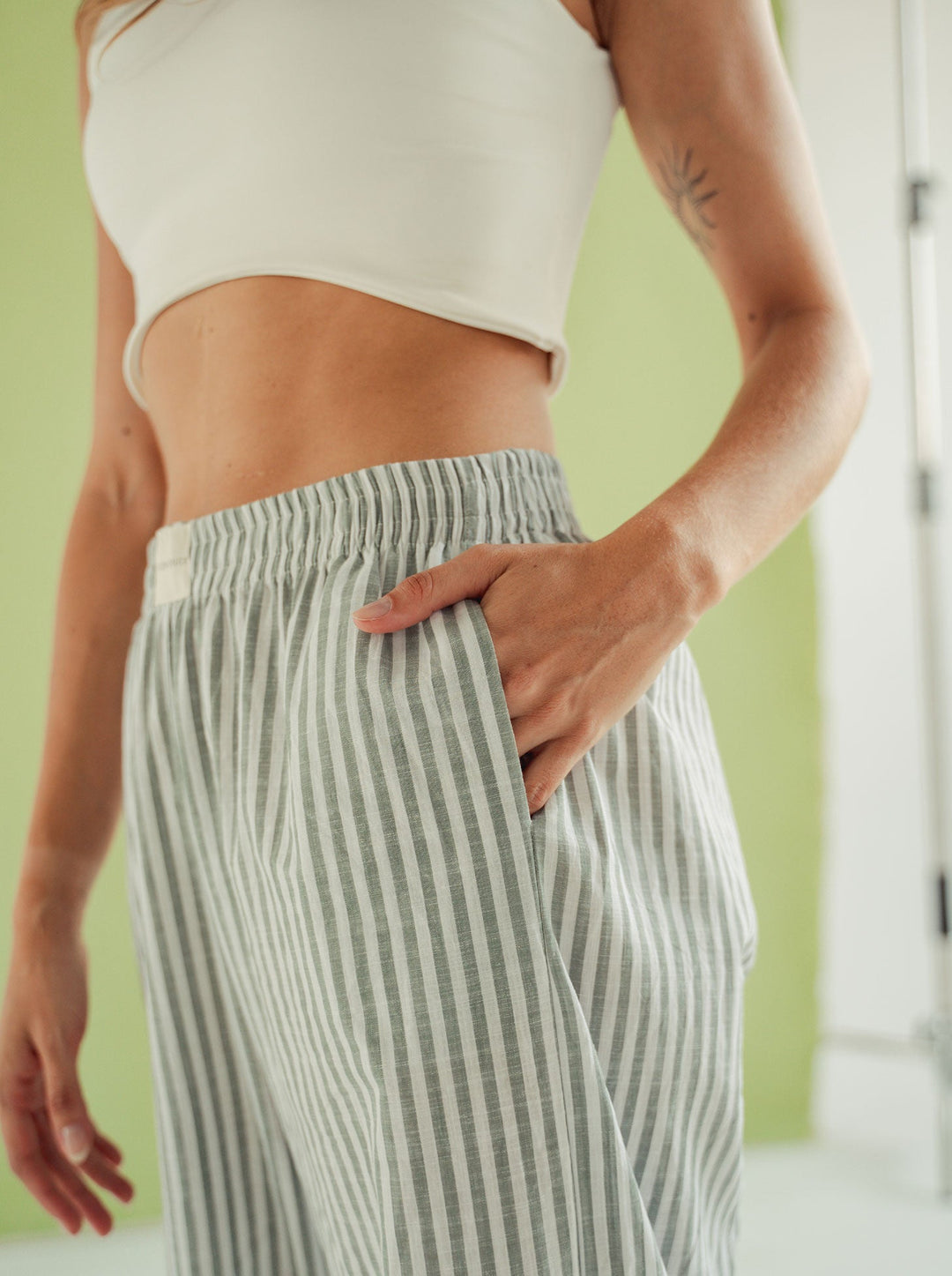 ONCE PANTALON MUJER RESORT RAYAS - MILITAR