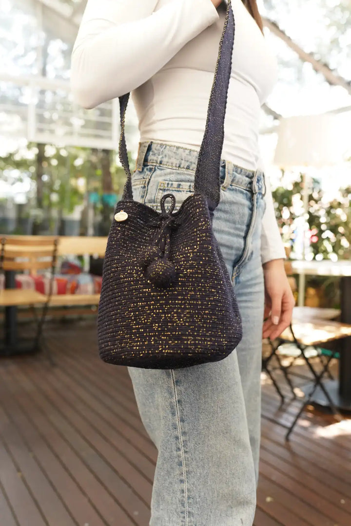 Sawai Mochila Wayuu brillante en azul oscuro y dorado
