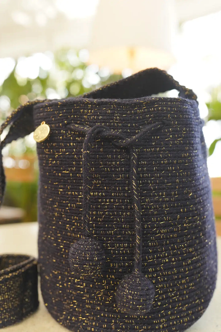 Sawai Mochila Wayuu brillante en azul oscuro y dorado