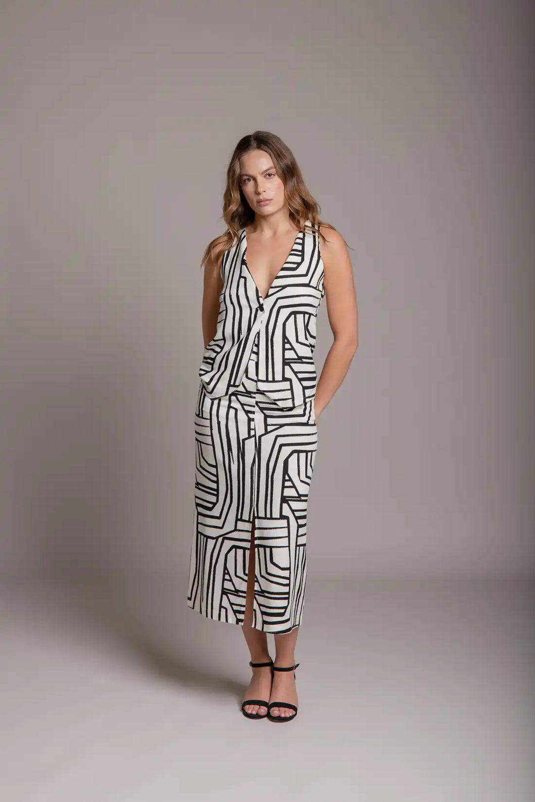 Conjunto falda y chaleco estampado