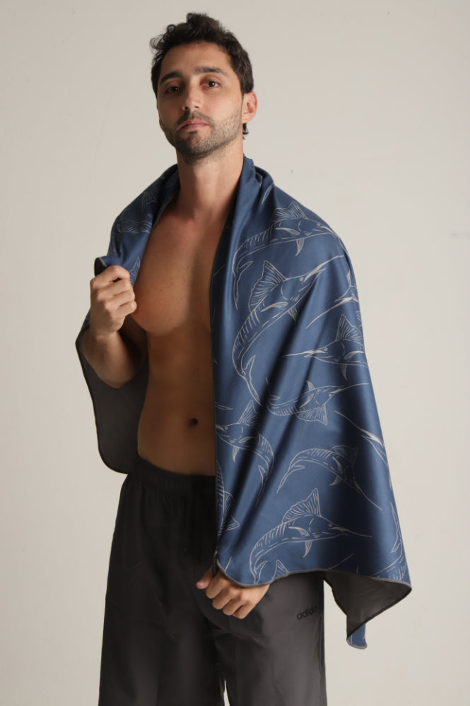 MANTTA TOALLA PLAYERA DE MICROFIBRA PEZ ESPADA